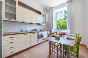 Family Apartment, 2 Bedrooms (L' Alì Apartment Noci) | Private kitchen | Fridge, oven, stovetop, dishwasher