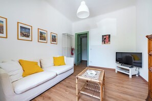 Family Apartment, Multiple Bedrooms (L' Alì Apartment Noci) | Living area
