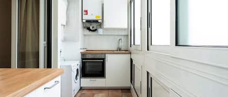 Apartment, 1 Bedroom | Private kitchen | Fridge, microwave, oven, stovetop