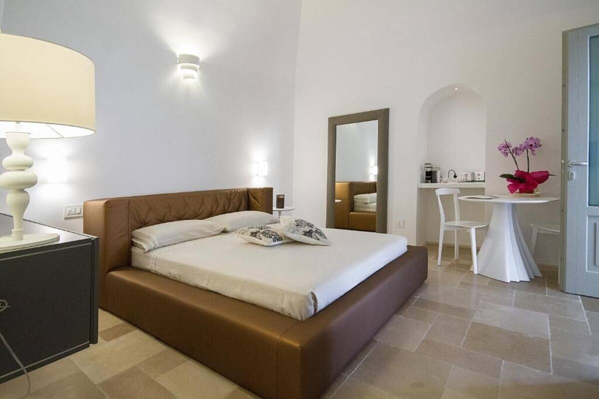 Suite, Courtyard View | Iron/ironing board, free WiFi, wheelchair access