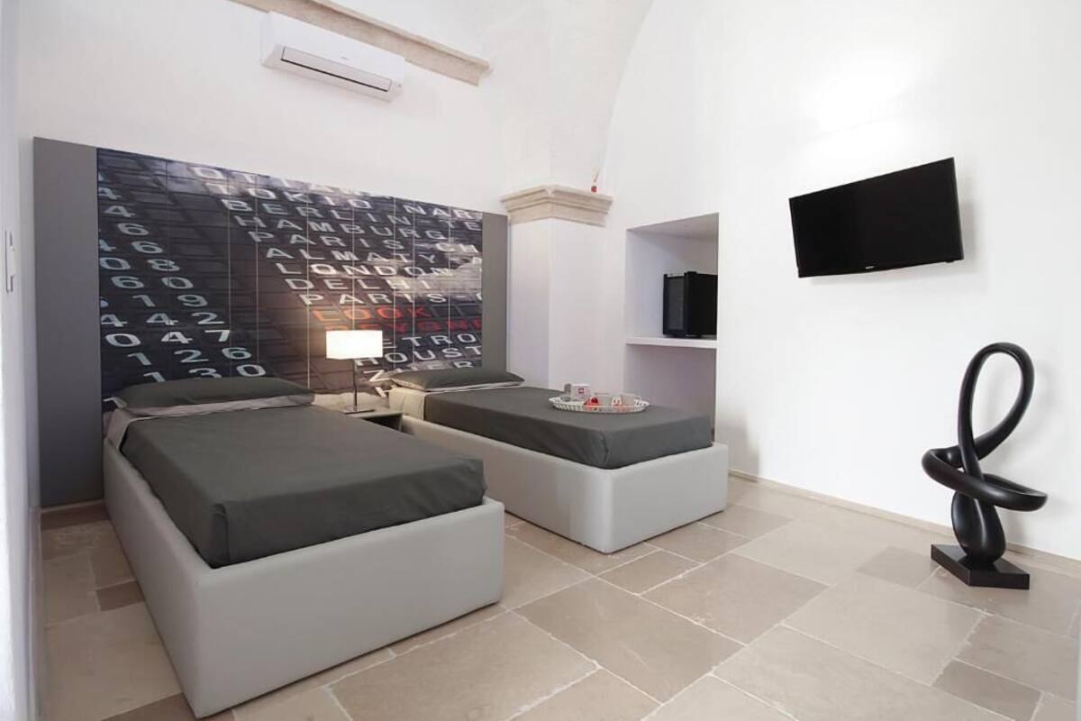 Twin Room, Private Bathroom | Iron/ironing board, free WiFi, wheelchair access