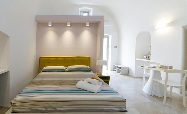 Double Room, Courtyard View | Iron/ironing board, free WiFi, wheelchair access