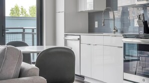 Refrigerador y comedor 
