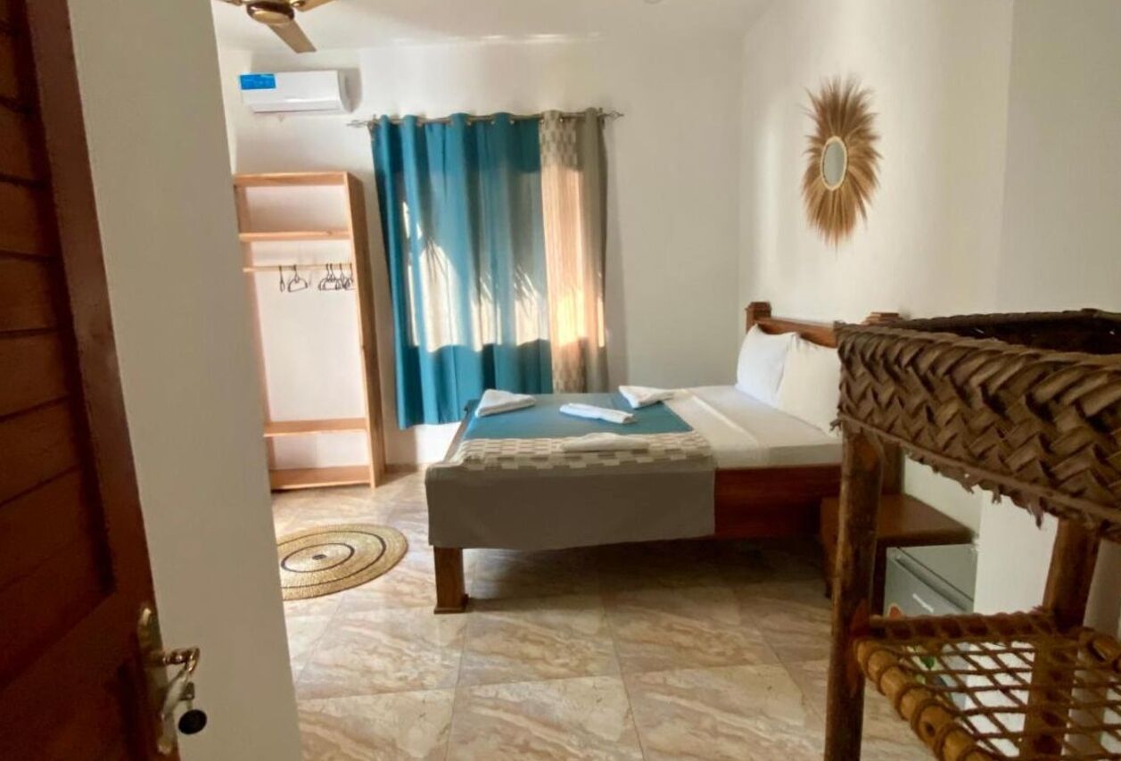 Apartemen Deluks, balkon, pemandangan kolam renang