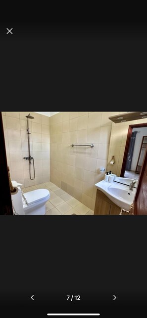 Classic Double Room, Balcony, Courtyard View | Bathroom | Free toiletries, hair dryer, towels, soap