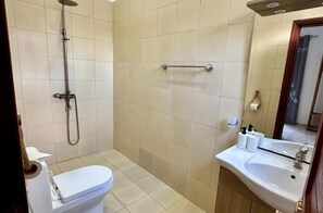 Classic Double Room, Balcony, Courtyard View | Bathroom | Free toiletries, hair dryer, towels, soap