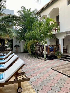 Front of property - CEZERE THE PALM HOTEL (Paje)