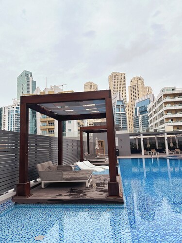 Fully Furnished Studio in Heart of Dubai Marina