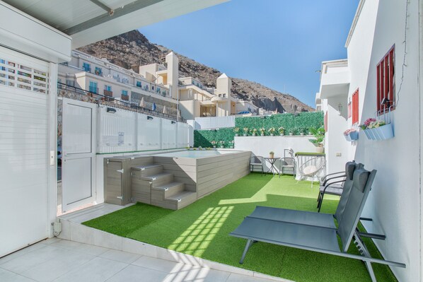 المنطقة المحيطة بالمنشأة