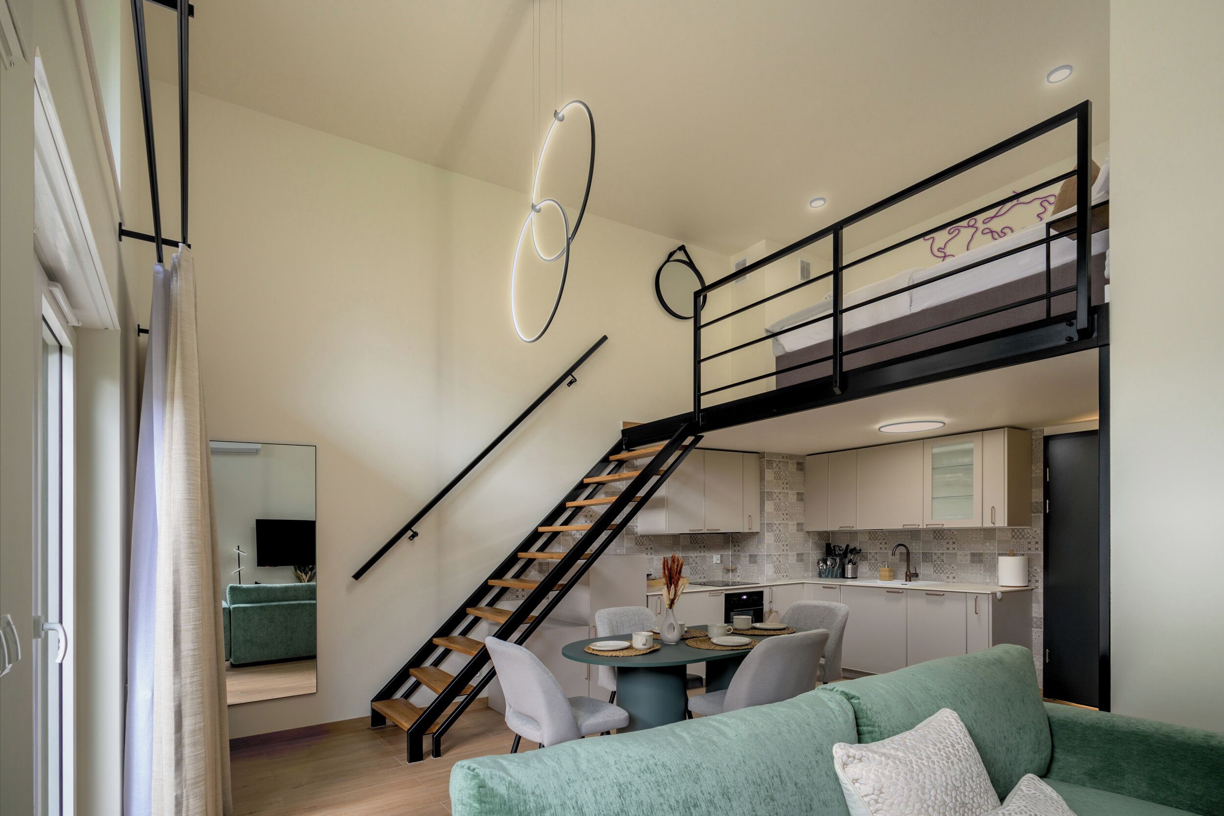 Studio Suite | Bộ đồ giường kháng dị ứng, bàn ủi/dụng cụ ủi quần áo 