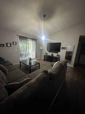 Smart TV - Cozy1 BR Get Away, 4/20 friendly, 15min frm Airport (Stockbridge)