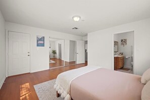 4 habitaciones, escritorio, tabla de planchar con plancha y wifi gratis 