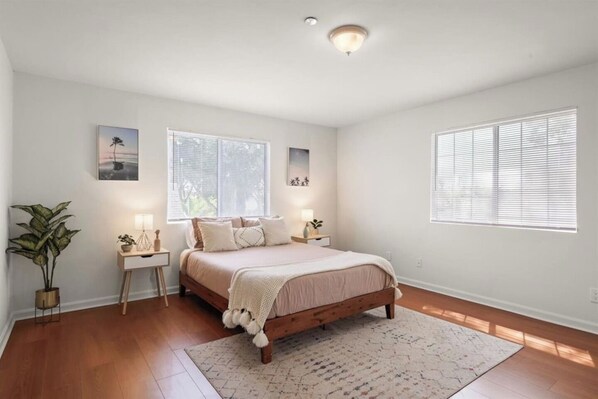 4 sovrum, skrivbord, strykjärn/strykbräda och gratis wi-fi