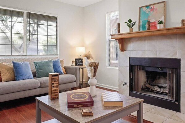 Smart TV, fireplace, books