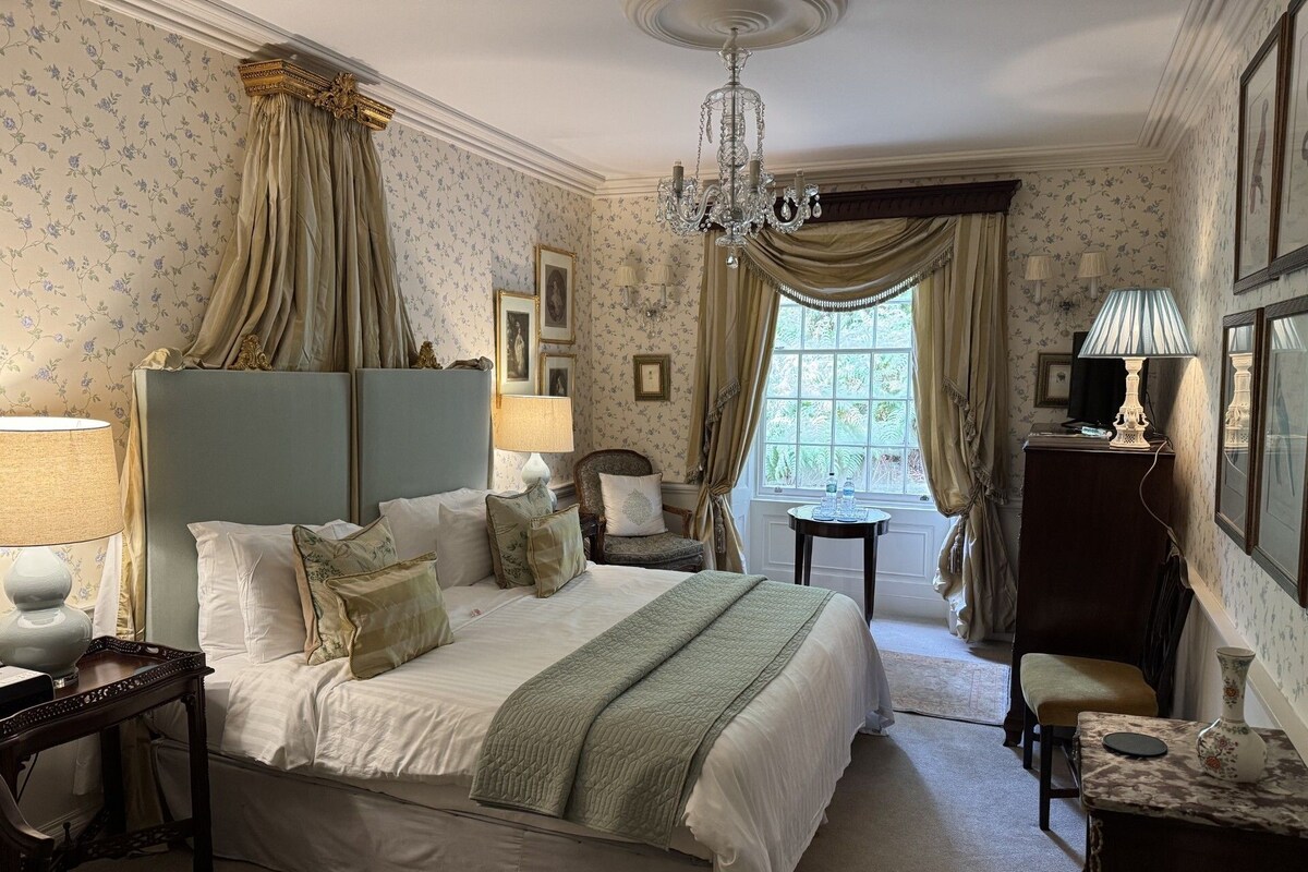 Executive Double or Twin Room, Ensuite | In-room safe, iron/ironing board, WiFi (free)