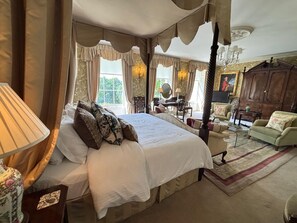 Suite Superior, ensuite, pemandangan danau (Full Bath) | Brankas, setrika/meja setrika, dan Wi-Fi gratis