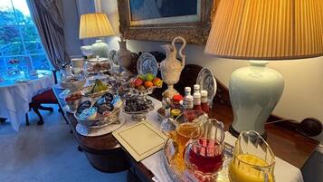 Tägliches inbegriffenes nach Wunsch zubereitetes Frühstück