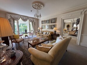 Lyxsvit - eget badrum - sjöutsikt (Two Full Bath) | Lounge