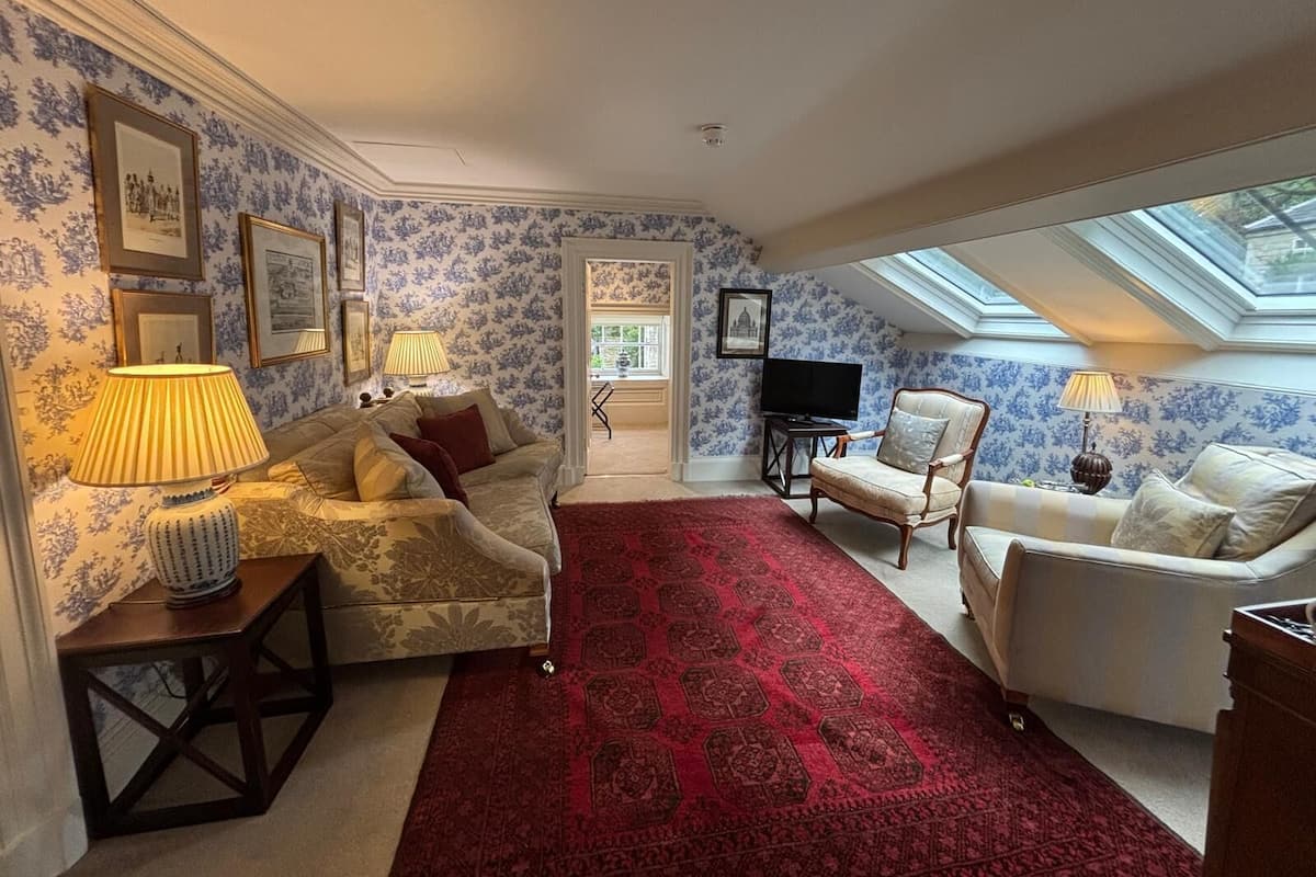 Habitació doble o amb dos llits individuals superior, amb bany privat | Caixa forta a l'habitació, planxa i posts de planxar i wifi gratuïta