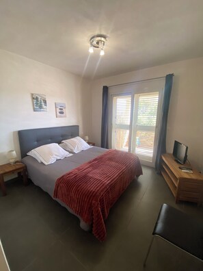 4 bedrooms, in-room safe, iron/ironing board, travel crib