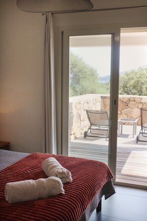 4 室のベッドルーム、セーフティボックス (室内)、アイロン / アイロン台、旅行用ベビーベッド