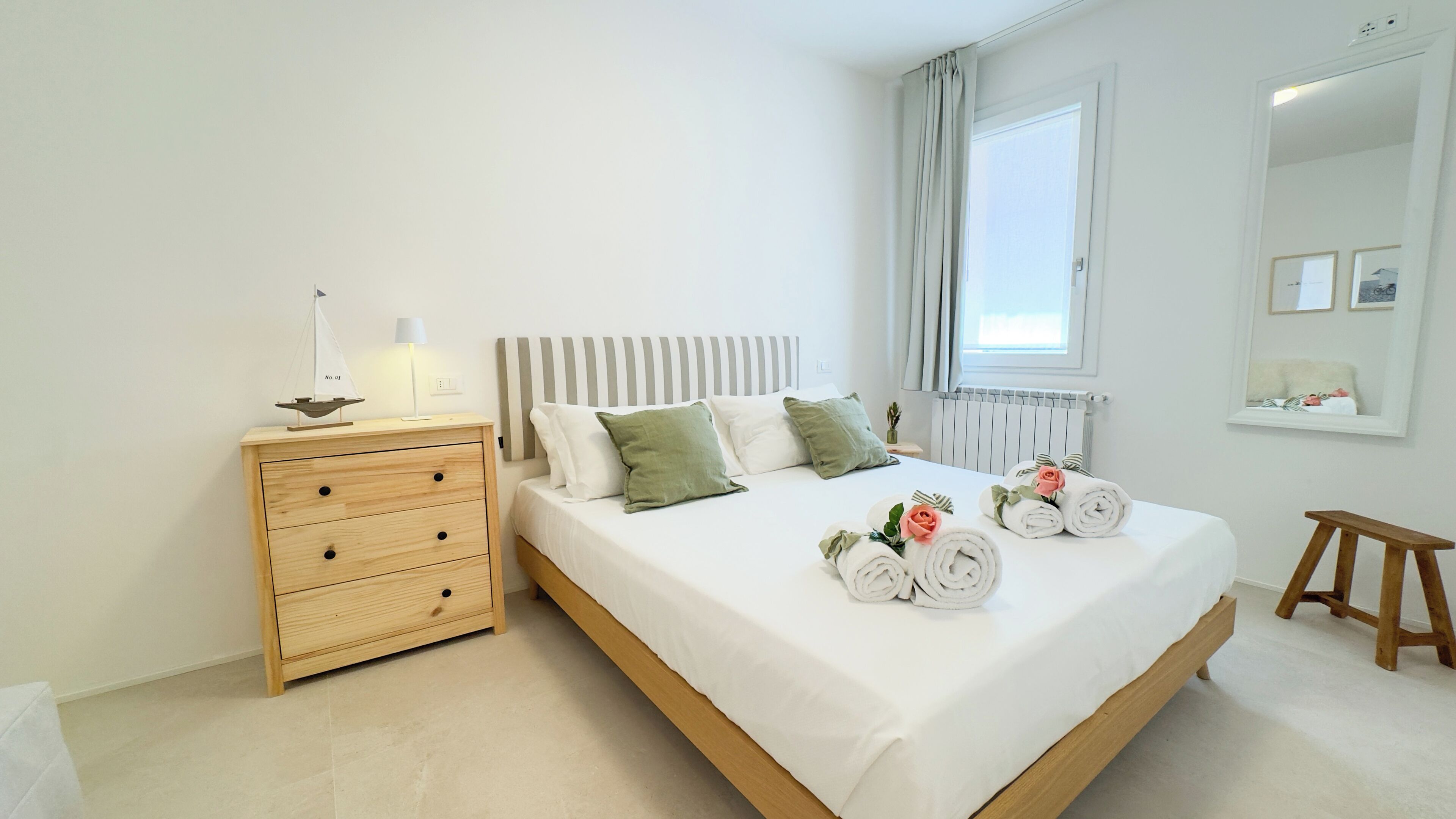 4 chambres, fer et planche à repasser, accès au Wi-Fi (inclus)