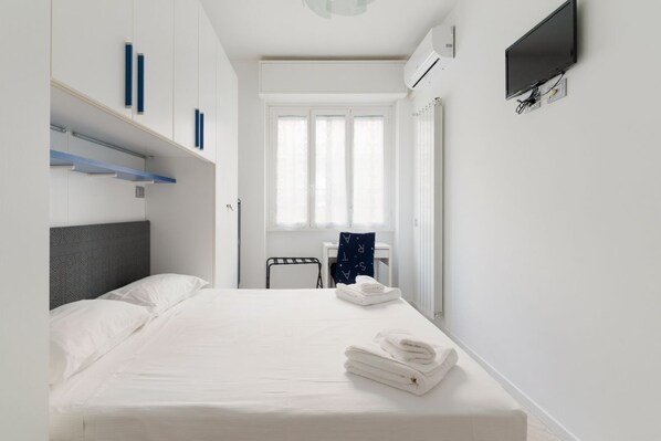 2 Schlafzimmer, Bügeleisen/Bügelbrett