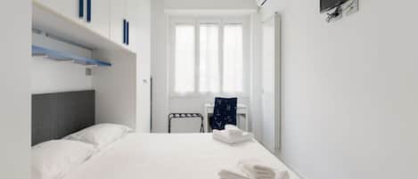 2 chambres, bureau, fer et planche Ă repasser