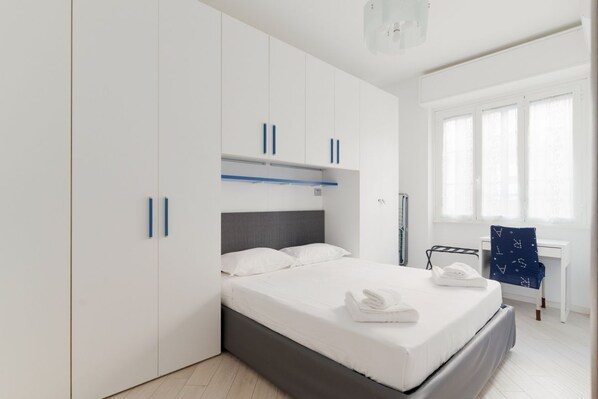 2 bedrooms, desk, iron/ironing board
