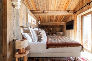 Caja de seguridad en la habitación, escritorio y cortinas blackout