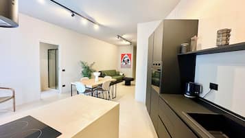 Deluxe Apartment | Private kitchen | Fridge, espresso maker