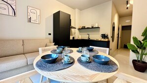 Family Apartment | Living area | 30-inch flat-screen TV with digital channels - CARBONE XXI (Catania)