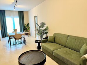 Apartemen Deluks | Area keluarga | Televisi layar datar 30-inci dengan saluran TV digital