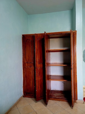Deluxe Double Room, City View | Wardrobe