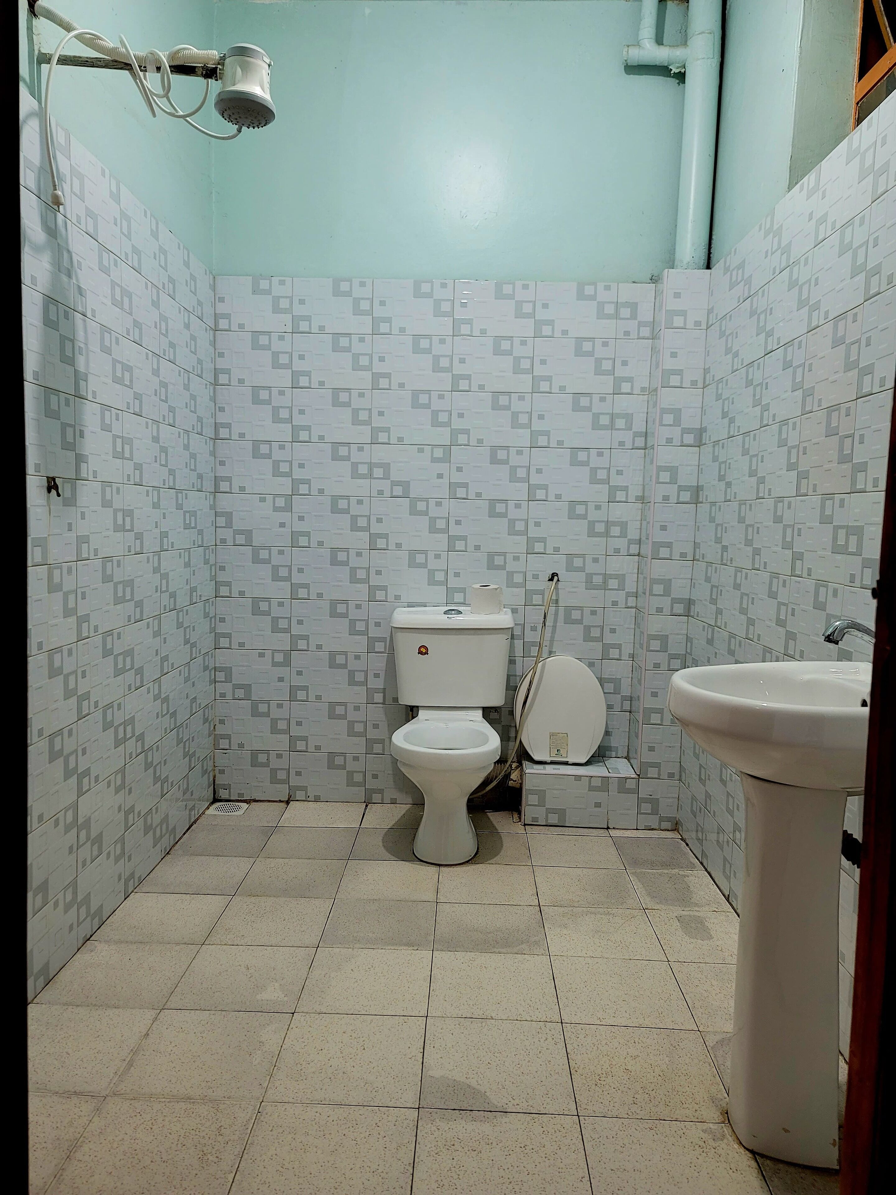 Standard Twin Room, City View | Bathroom | Shower, slippers, towels, soap