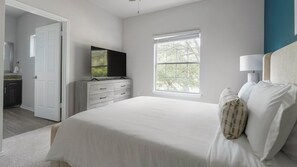 2 bedrooms, desk, iron/ironing board, WiFi