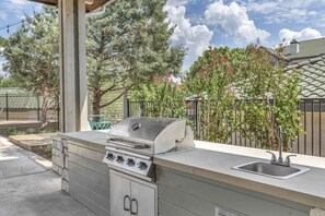 Terrace/patio - Landing | Amazing 2BD in Bee Cave (Bee Cave)