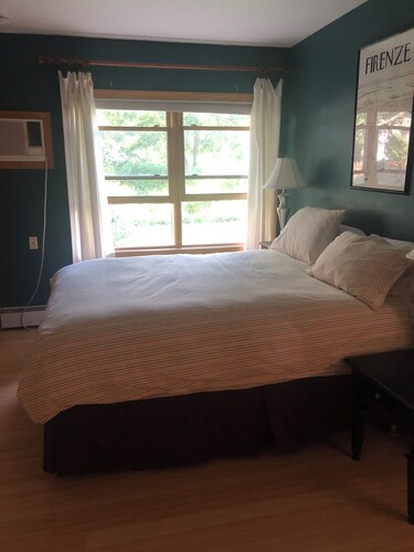 Business travelers and skiers love this cozy suite