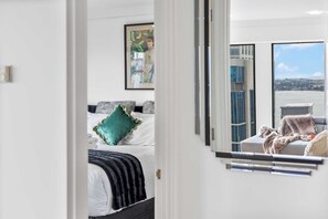 Room - Metropolis Elegance Pool, Parking, Views by Zodiak (Auckland)