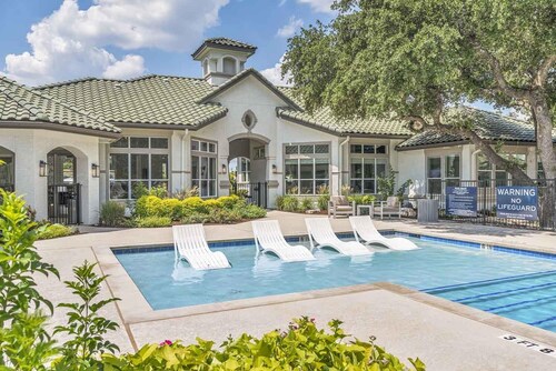 Landing | Stylish 2BD in Bee Cave