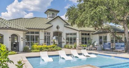 Landing | Stylish 2BD in Bee Cave