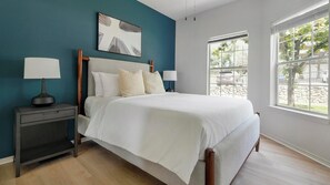 2 bedrooms, desk, iron/ironing board, WiFi