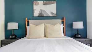 2 bedrooms, desk, iron/ironing board, WiFi
