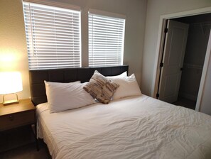 1 bedroom, desk, iron/ironing board, WiFi - Landing | Stunning 1BD, Gym, Pool (Newberry)