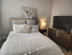 1 bedroom, desk, iron/ironing board, WiFi - Landing | Spectacular 1BD, Pool, Gym (Newberry)