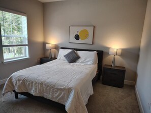 2 室のベッドルーム、デスク、アイロン / アイロン台、WiFi