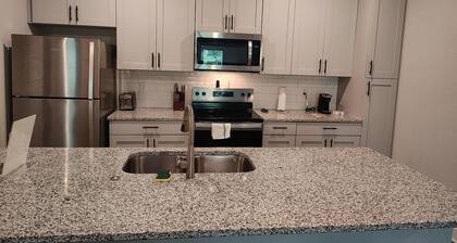 Landing | Spectacular 2BD, Pool, Gym