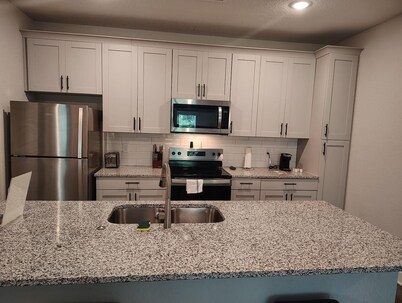 Landing | Spectacular 2BD, Pool, Gym