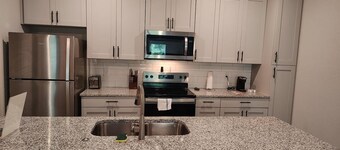 Landing | Spectacular 2BD, Pool, Gym