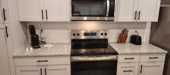 Landing | Modern 2BD, Gym, Pool